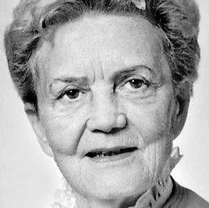 Guðríður Sveinsdóttir f. 22.11. (15.11. í Æ.S.) 1908, d. 18.4. 2002